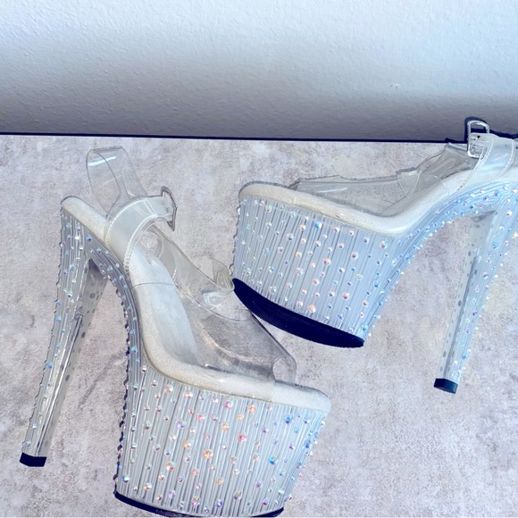 Pleasers - Picture 3 of 12